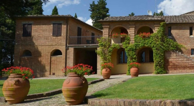 Independent Villa With Wonderful View Pool Up t 22 Guests-il Tinaio, Book Villa Monteroni dʼArbia 