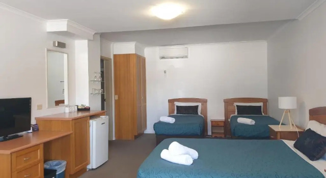 Семейный номер Standard Waves on Banyan formerly Comfort Inn International