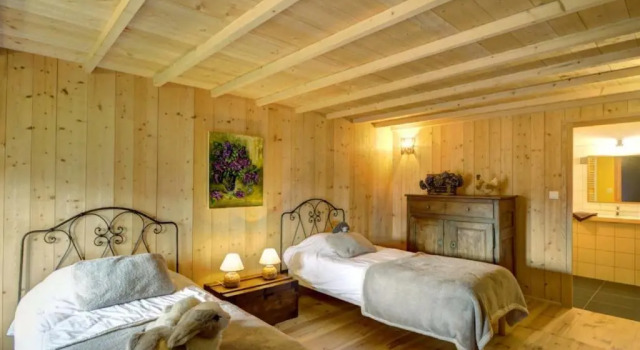 Gîte de charme avec spa, sauna et jardin pour 12 personnes - FR-1-496-54, Prenota Hotel Hotel a Alvernia con parcheggio, Parcheggio