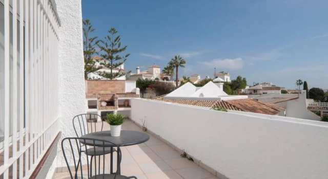 049 - Modern & Spacious Holiday Villa With Private Pool