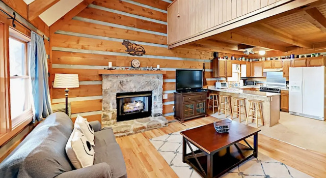 1065 E Foothills Dr Cabin 3 Bedrooms 3 Bathrooms Cabin