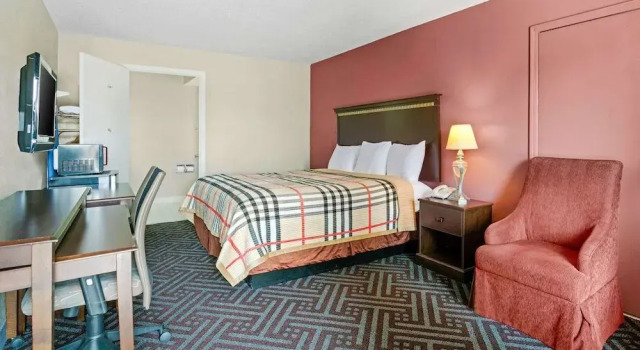 Days Inn Suites Manchester Tn, Book Hotel Manchester Tennessee
