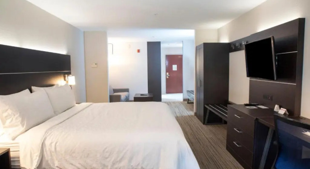 Люкс Holiday Inn Express Hotel & Suites Chester by IHG