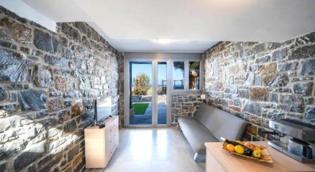 TerraZeus - Stone House Beachfront 3, Забронировать Отель Отели Милатос с парковкой, Парковка