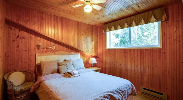 13SL - Hot Tub - Pets OK - WiFi - Sleeps 8, Buchen Sie Ferienhaus Hotels in Glacier mit Parkplatz, Parkplätze