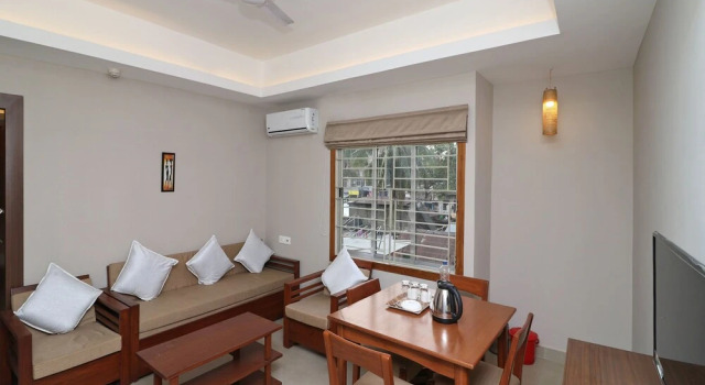 OYO 13167 Nirvana Lodge
