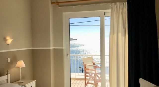 Двухместный номер Classic с балконом и с видом на море Paradisos guesthouse