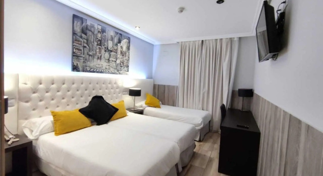 Трёхместный номер Standard Hotel Suites Feria de Madrid