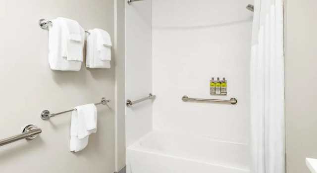 Четырёхместный номер Standard Holiday Inn Express & Suites Sanford - Lake Mary by IHG