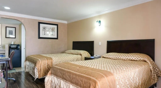 Четырёхместный номер Standard Sky Palm Motel - Orange