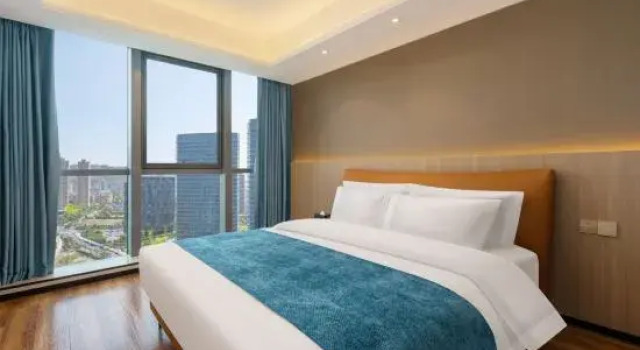 Четырёхместный семейный люкс с 2 комнатами с видом на город Wanghai Homestay (Dalian Venice Water City)