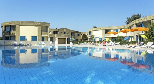 Villaggio I Girasoli, Забронировать Отель Отели Бибионе-Пинеда с бассейном, рядом с Долина Вальгранде, Бассейн