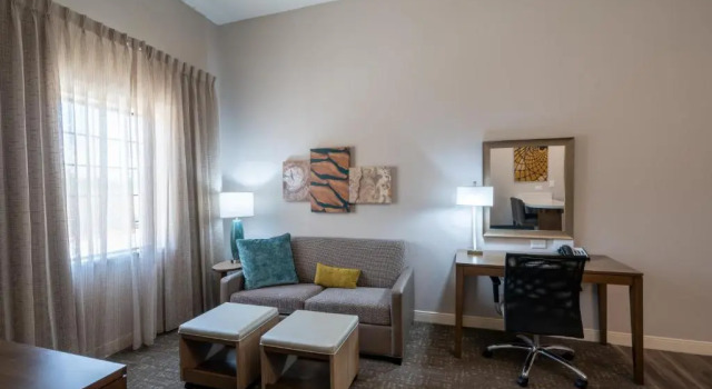 Четырёхместный номер Standard c 1 комнатой Staybridge Suites Houston East - Baytown by IHG