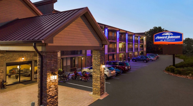 Howard Johnson by Wyndham Pigeon Forge, Забронировать Отель Недорогие отели Пиджен-Фордж, рядом с Country Tonite Theatre, недорого