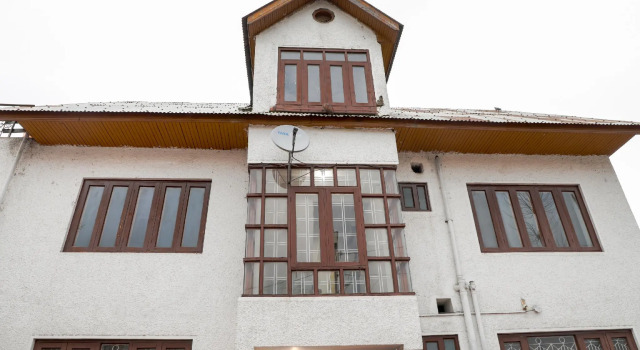 OYO Flagship 72127 Hotel New Crown, Забронировать Отель Сринагар Jammu & Kashmir Ski