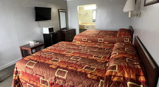 Четырёхместный номер Standard Hotel 81 El Reno