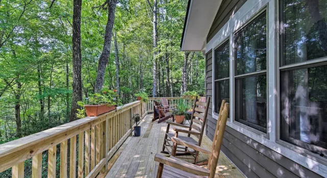 Коттедж Cozy Hideaway w/ Grill, 17 Mi to Asheville