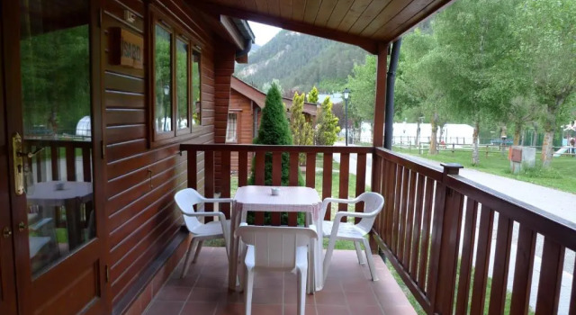 Бунгало c 1 комнатой Apartamentos y Bungalows Xixerella Park