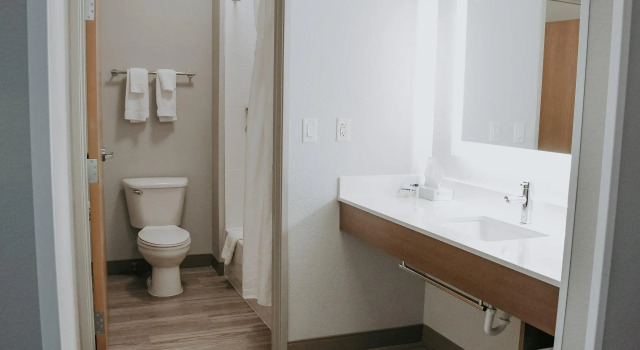 Двухместный люкс с 2 комнатами Holiday Inn Express & Suites Lincoln South by IHG