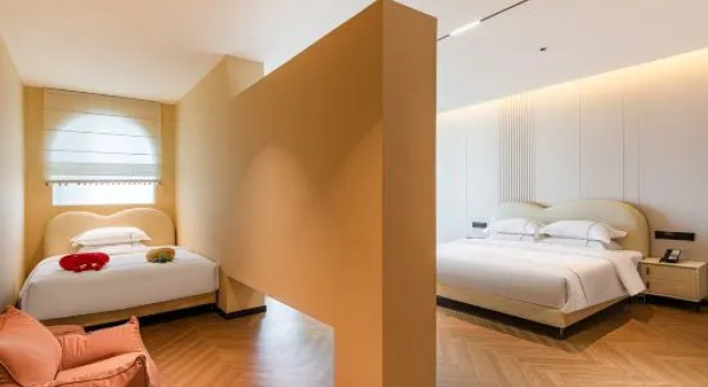 Люкс Joyful Tour Grand Rezen Hotel （Zunyi Railway Station）