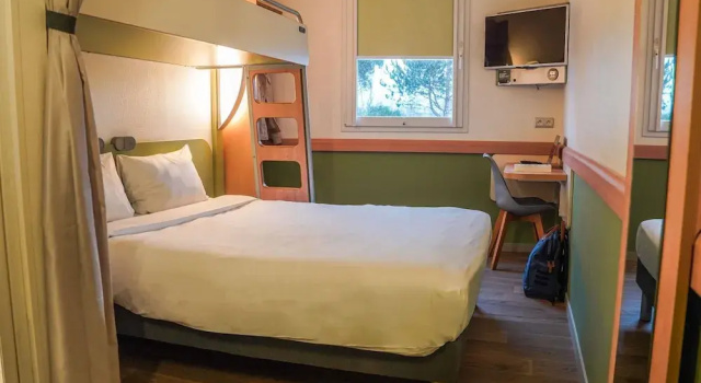 Трёхместный номер Standard Ibis Budget Bayeux