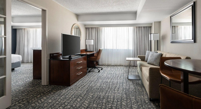 Полулюкс Bakersfield Marriott at the Convention Center