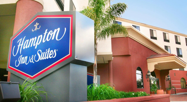 Hampton Inn & Suites Los Angeles Burbank Airport, Забронировать Отель Бербанк San Fernando Valley