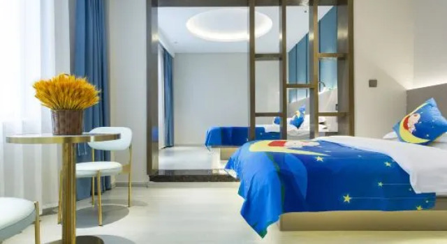 Семейный люкс Jinhuang Future Hotel (Mengzi Min'an Road)