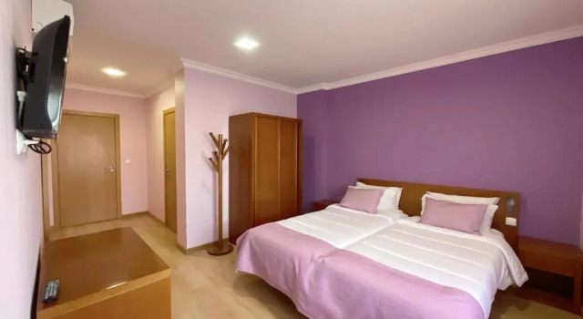 Hebe, Rezervovat Hotel Hotely v Oeste s parkováním, Parkování