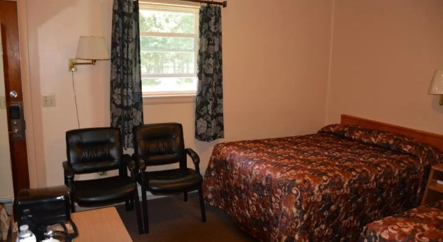 Четырёхместный номер Standard The Village Motel