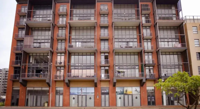 6 sleeper Luxury Condo-loft @ Point Waterfront, Забронировать Отель Отели Дурбана с бассейном, рядом с Пляж Addington Beach, Бассейн