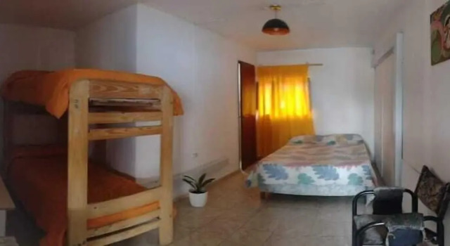 Четырёхместный семейный номер Standard Shanti Hostel
