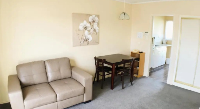 Студия с балконом и с красивым видом из окна Merivale Court One Bedroom Apartment