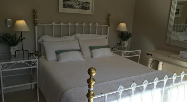 Plettenberg Bay Getaway, Забронировать Отель Отели и гостиницы Плеттенберг-Бей, рядом с Plettenberg Bay Global Village, Отель