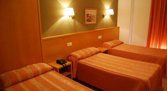 Четырёхместный номер Standard Hotel Santa Faz
