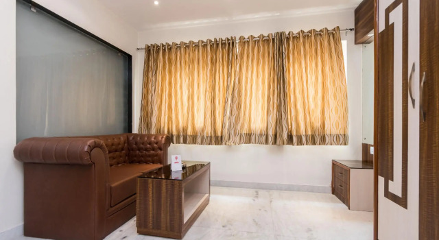 Capital O 9390 Golden Afreen