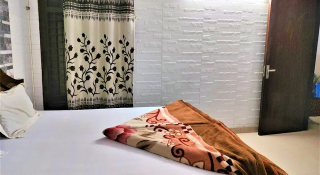 Номер Deluxe Hotel White Palace,Nizamuddin Railway Station