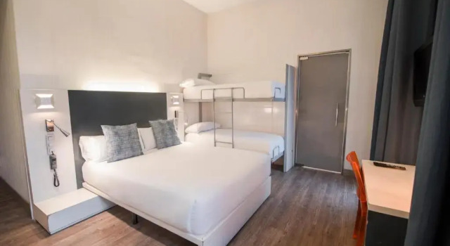 Четырёхместный номер Petit Palace Canalejas Sevilla