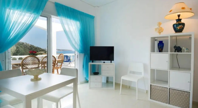 Apartment With 2 Bedrooms in Agios Nikolaos, With Wonderful sea View, Furnished Terrace and Wifi, Забронировать Апартаменты/квартира Отели Айос-Николаос с парковкой, рядом с Пляж Китроплатия, Парковка