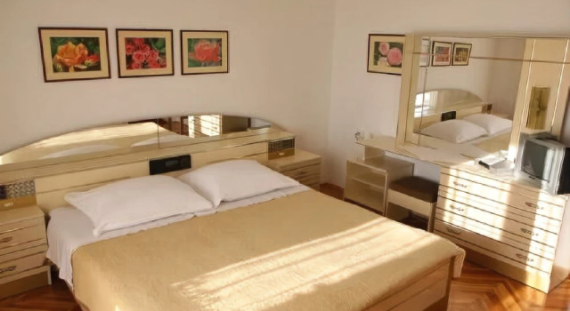Apartments and Rooms Nada