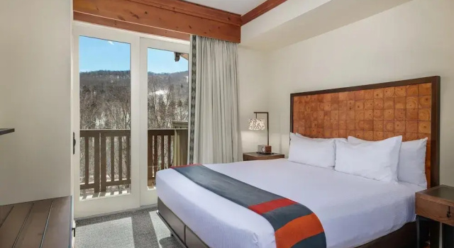 Люкс c 1 комнатой с балконом The Lodge at Spruce Peak, a Destination by Hyatt Residence