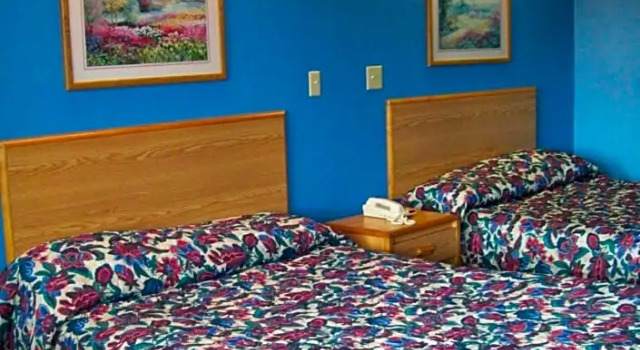 Номер Standard Western Inn Express