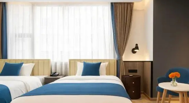 Семейный номер Standard Renaissance Guiyang Hotel