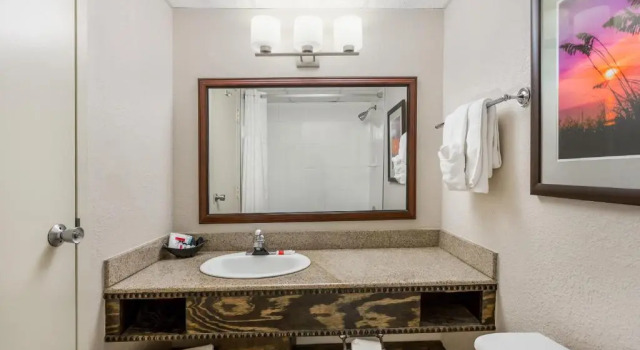 Номер Standard с видом на город Ramada Plaza by Wyndham Nags Head Oceanfront