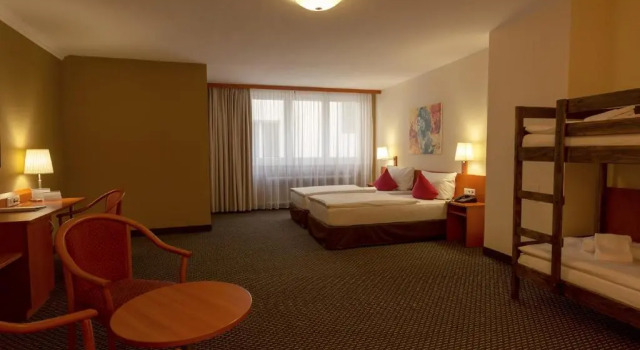 Четырёхместный номер Standard Central Hotel Löwen