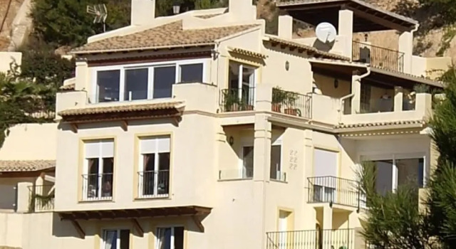 Bungalow Suiza 04, Забронировать Отель Отели Альтеа с парковкой, рядом с Русская православная церковь Св. Архангела Михаила в Альтее, Парковка