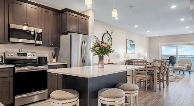 Номер Standard 539 Bay St. Lake View Condo Unit 402W