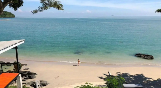 Коттедж с 2 комнатами Koh Sirey Beachfront Pool Villa - 2 Bedrooms House