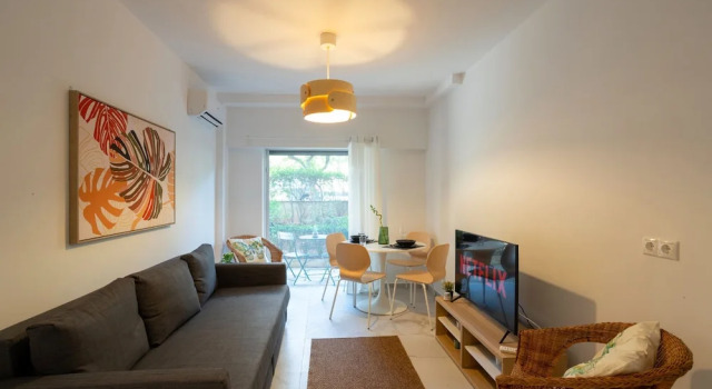 Апартаменты Renovated 2-bedroom Apt Near the Athenian Coast