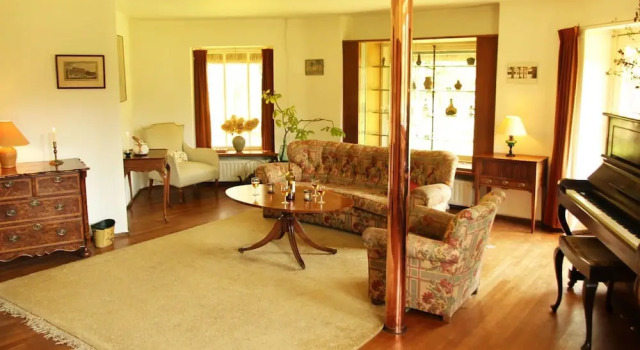 Monumental Mansion With a Warm Ambience in Natural Area Voornse Dunes, Book Hotel Oostvoorne Zuid-Holland